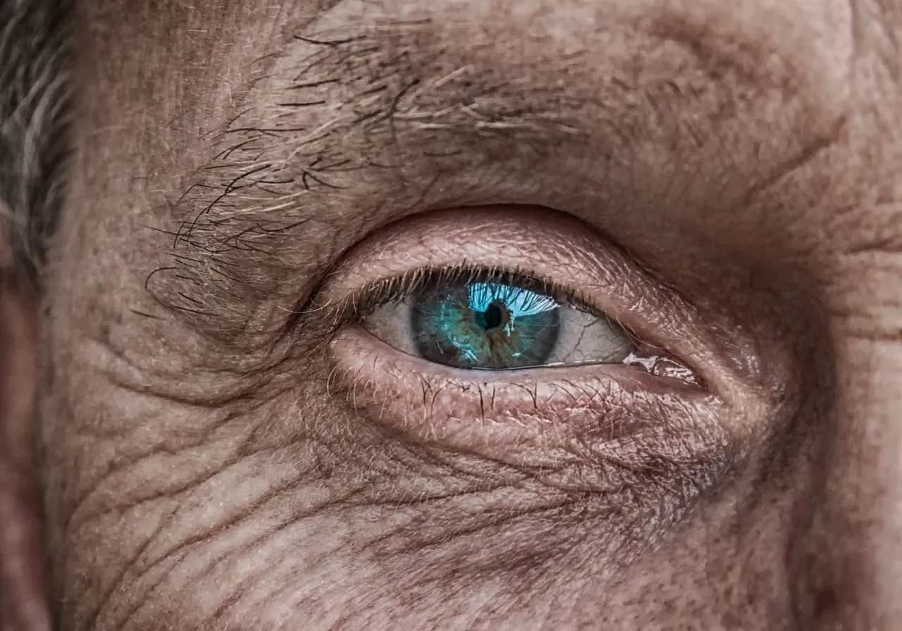 Can I Detect Cataracts at Home?